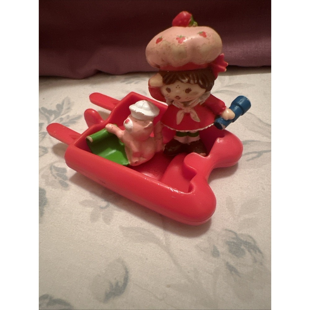 vintage 1983 Strawberry Shortcake & Custard On Sailboat Deluxe